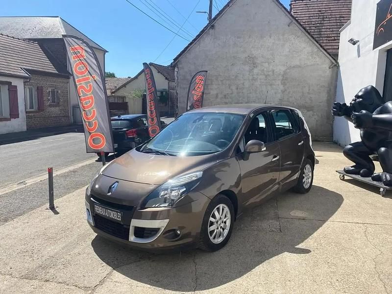 Brun Utilisé 2010 Renault Scénic III Dynamique Monospace | 2 460 € (Bon prix) - Image 1/4