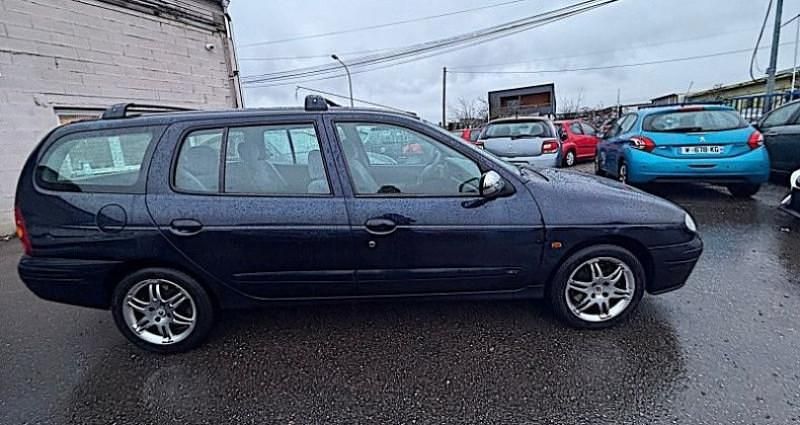 Occasion Renault Mégane GrandTour Expression 110 ch (80 kW) 2000 Bleu Break