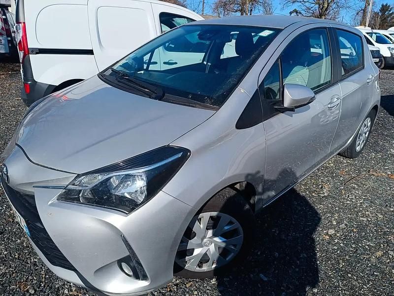 Gris Utilisé 2019 Toyota Yaris Business Edition Cabriolet | 7 480 € - Image 1/4