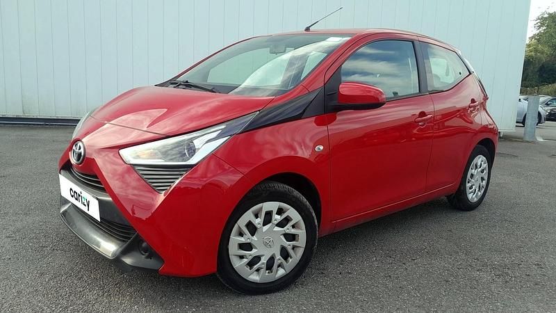 Rouge Utilisé 2021 Toyota Aygo X-play Citadine | 11 490 € (Bon prix) - Image 1/4