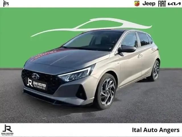 Occasion Hyundai i20 2023 Sleek silver métal Berline