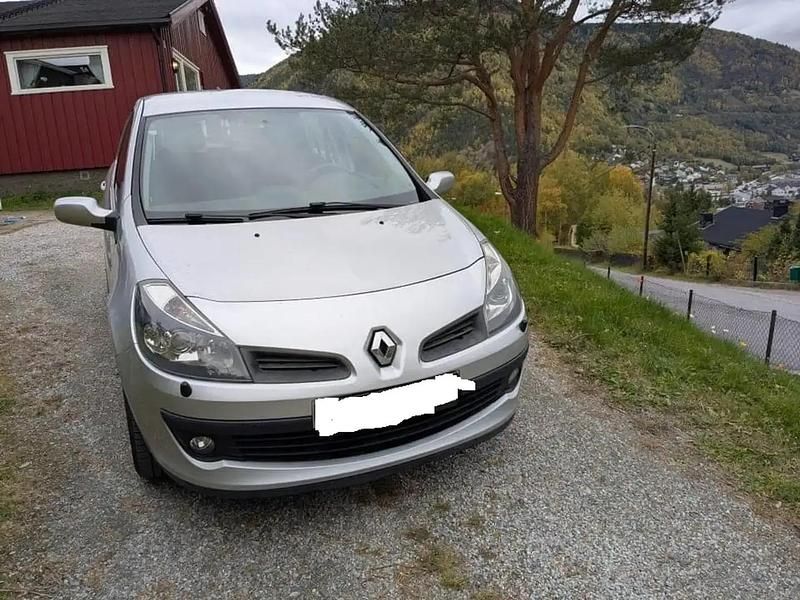 Occasion 2006 Renault Clio II Campus Berline | 1 950 € (Prix juste) - Image 1/4