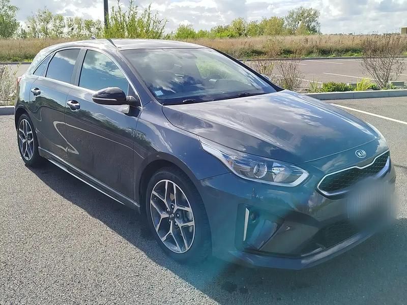 Gris Utilisé 2020 Kia Ceed GT GT-Line Berline | 14 790 € (Bon prix) - Image 1/4