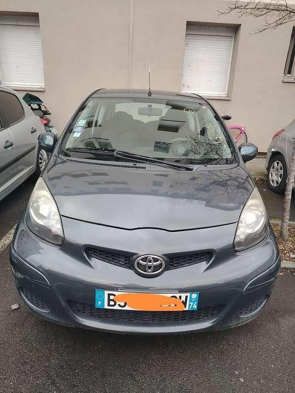 Occasion Toyota Aygo 68 ch (50 kW) 2011 Argent Citadine