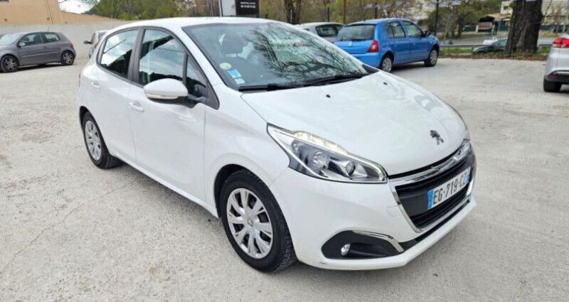 Blanc Utilisé 2016 Peugeot 208 Business-Line Citadine | 6 990 € (Bon prix) - Image 1/4