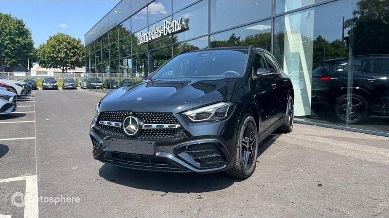 Noir Nouvelle 2025 Mercedes GLA200 AMG line SUV | 51 990 € (Prix juste) - Image 1/4