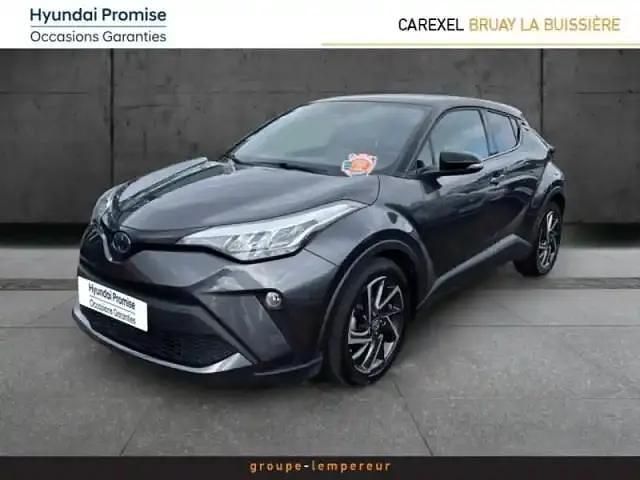 Gris célestine métallisé Utilisé 2023 Toyota C-HR+ Design SUV | 24 790 € - Image 1/4