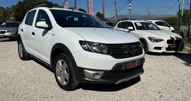 Blanc Utilisé 2015 Dacia Sandero Stepway Citadine | 8 900 € (Prix juste) - Image 1/4