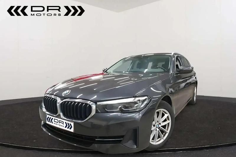 Gris Utilisé 2020 BMW 520 Sport Line Break | 27 995 € (Bon prix) - Image 1/4