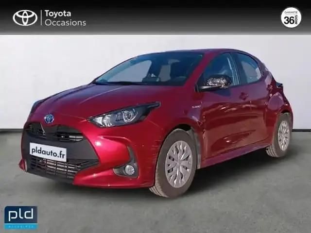 Rouge allure (n) Occasion 2021 Toyota Yaris Hybrid Business Edition Berline | 16 990 € (Bon prix) - Image 1/4