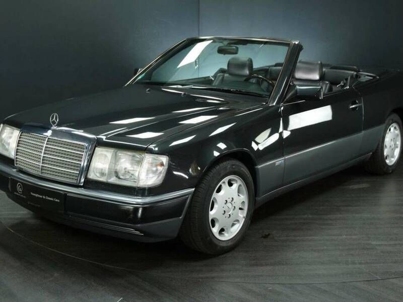 Noir Utilisé 1993 Mercedes E300 Cabriolet | 29 900 € - Image 1/4