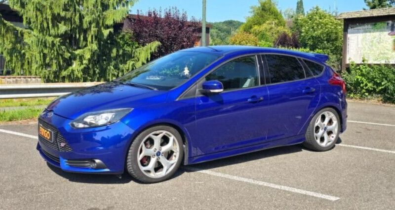 Bleu Utilisé 2012 Ford Focus ST Berline | 13 990 € (Prix juste) - Image 1/4