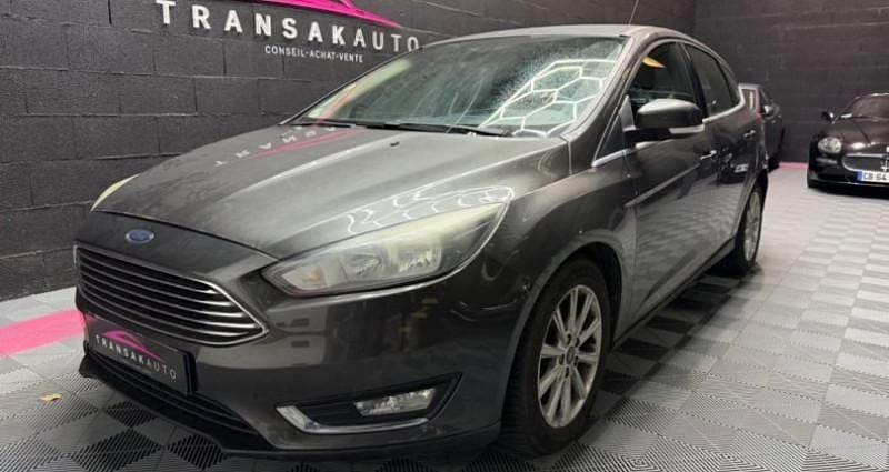Gris Occasion 2014 Ford Focus Titanium Berline | 4 990 € (Prix juste) - Image 1/4