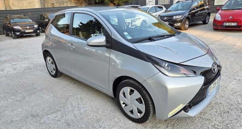 Gris Utilisé 2017 Toyota Aygo X-play Citadine | 8 490 € (Prix juste) - Image 1/4