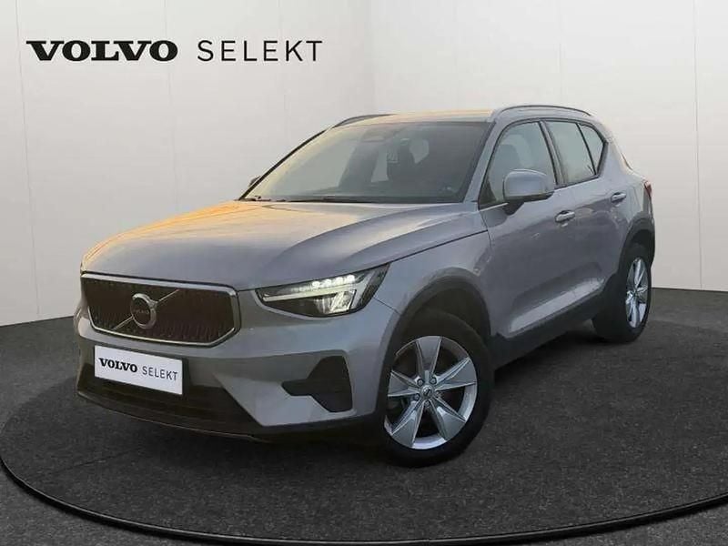 Gris Utilisé 2023 Volvo XC40 Core SUV | 29 733 € (Prix juste) - Image 1/4