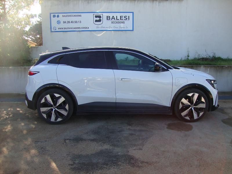 Blanc Utilisé 2022 Renault Mégane Techno Berline | 23 400 € (Prix juste) - Image 1/4
