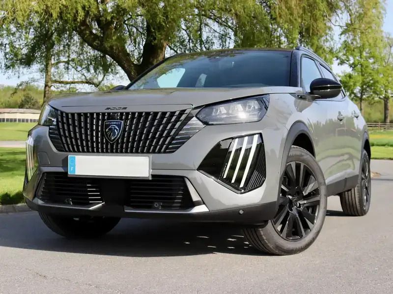 Gris Nouvelle 2025 Peugeot 2008 GT SUV | 29 200 € (Prix juste) - Image 1/4