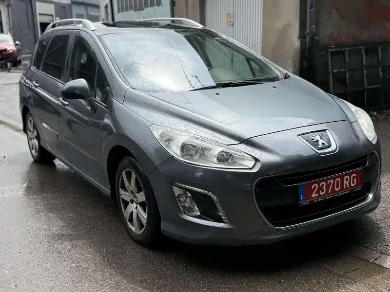 Blanc Utilisé 2011 Peugeot 308 Active Berline | 4 899 € (Prix juste) - Image 1/4