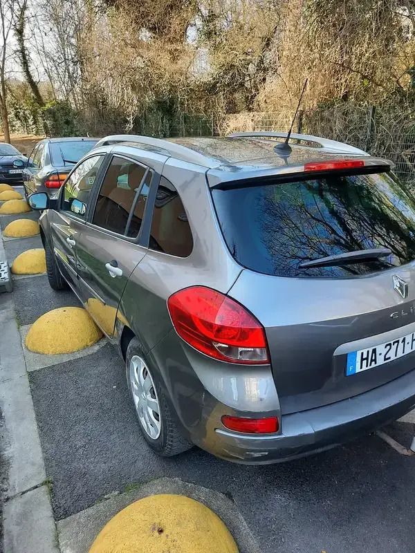 Gris Utilisé 2010 Renault Clio III Break | 2 600 € - Image 1/4