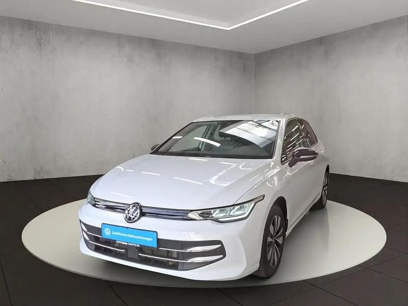 Blanc Utilisé 2024 VW Golf VIII Life Berline | 29 300 € (Prix juste) - Image 1/4