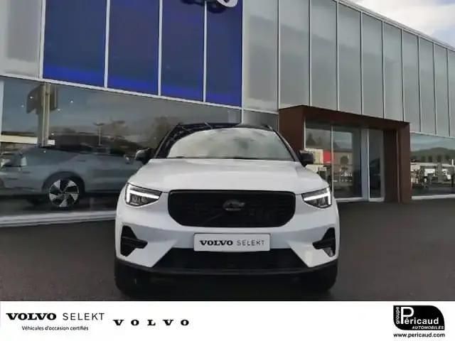 Blanc cristal Occasion 2025 Volvo XC40 SUV | 44 490 € - Image 1/4