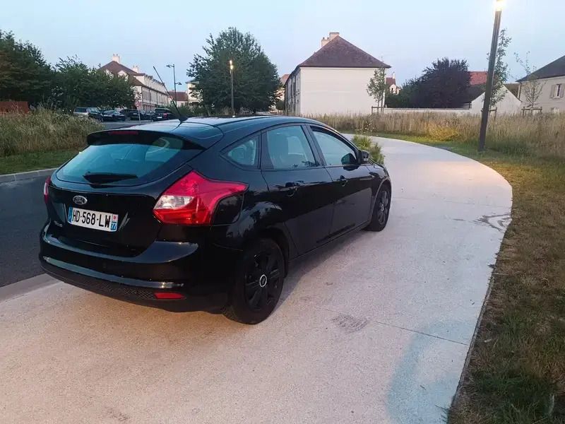 Utilisé 2011 Ford Focus Titanium Berline | 4 500 € (Prix juste) - Image 1/4