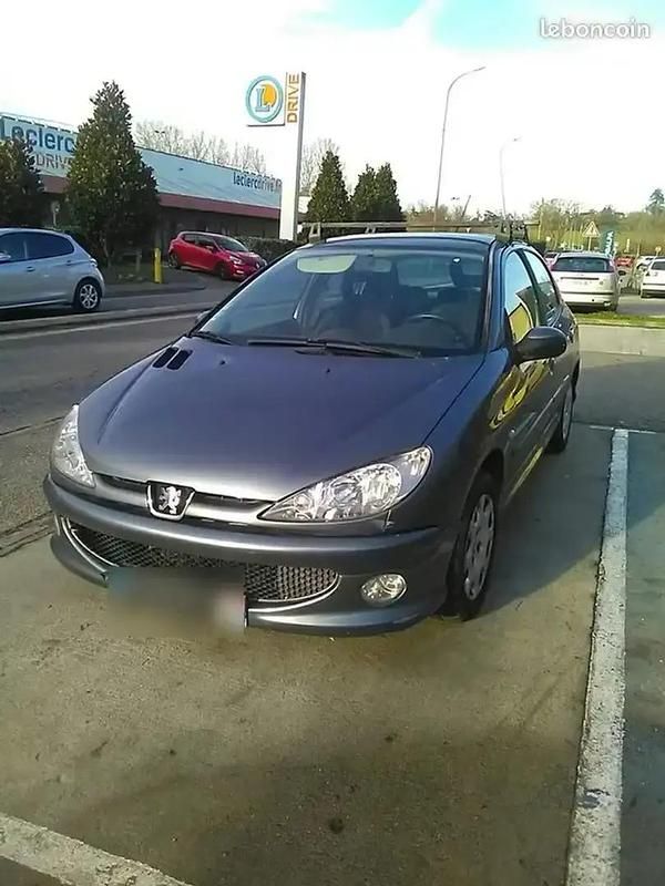 Gris Utilisé 2008 Peugeot 206 Berline | 3 850 € (Prix cher) - Image 1/4