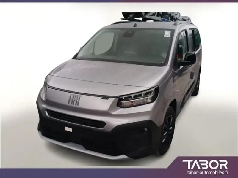 Gris Nouvelle 2025 Fiat Doblò Monospace | 25 702 € (Prix assez cher) - Image 1/4