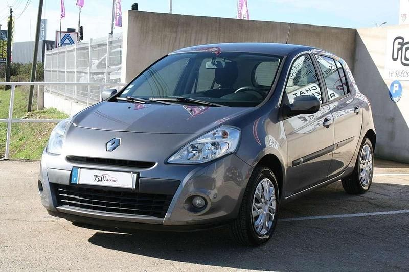 Occasion Renault Clio IV Zen 76 ch (55 kW) 2014 Gris Berline