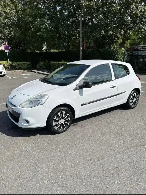 Utilisé 2011 Renault Clio III Expression Berline | 3 290 € (Bon prix) - Image 1/4