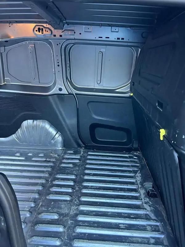 Occasion Peugeot Partner 131 ch (96 kW) 2023 Gris Monospace