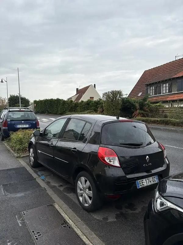 Utilisé 2009 Renault Clio II Berline | 3 400 € (Prix cher) - Image 1/4