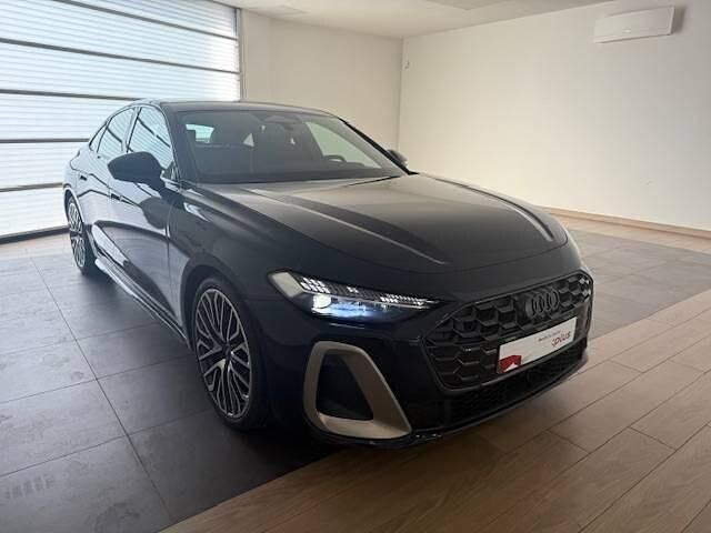 Bleu firmament métallisé Utilisé 2025 Audi A5 Design Coupé | 71 570 € - Image 1/4