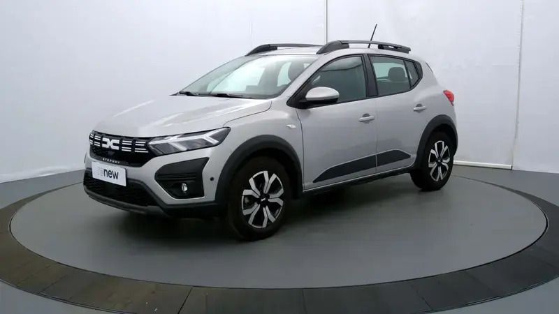Gris Utilisé 2024 Dacia Sandero Expression Citadine | 16 590 € (Prix juste) - Image 1/4