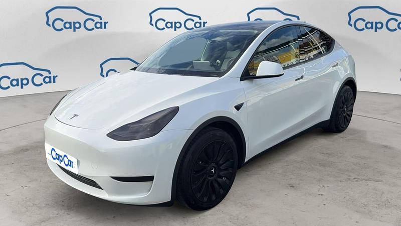 Utilisé 2024 Tesla Model Y Standard Range SUV | 32 870 € - Image 1/3