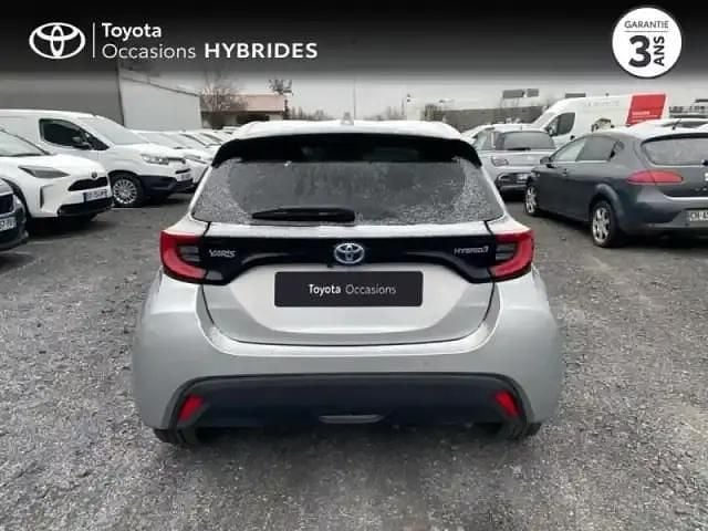 Occasion Toyota Yaris Hybrid Design 116 ch (85 kW) 2023 Gris minéral (m) Berline