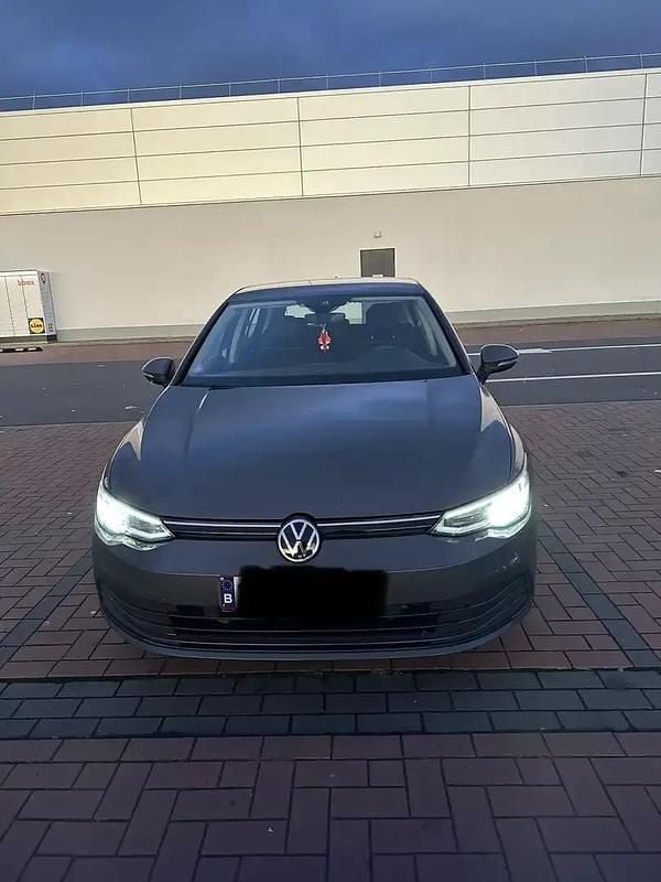 Gris Occasion 2020 VW Golf VIII Berline | 17 500 € (Bon prix) - Image 1/4