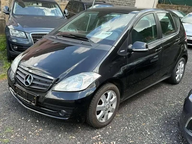 Noir Utilisé 2010 Mercedes A160 Classic Berline | 3 999 € (Bon prix) - Image 1/4