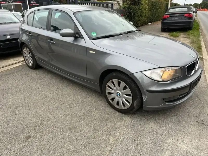 Gris Utilisé 2009 BMW 118 Citadine | 4 990 € - Image 1/4