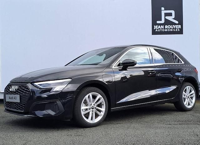 Occasion Audi A3 Sportback e-tron Business 150 ch (110 kW) 2024 Noir mythe métallisé Citadine