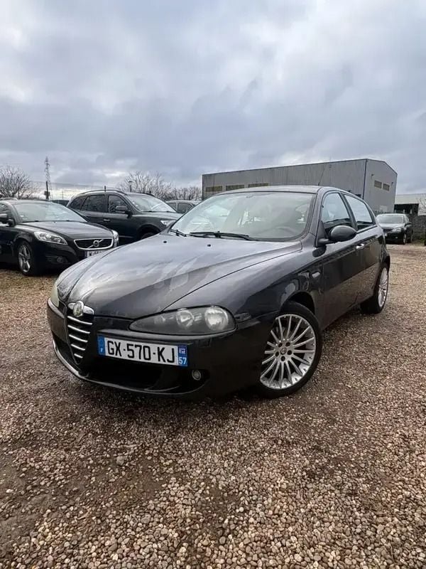 Gris Utilisé 2006 Alfa Romeo 147 Citadine | 2 999 € - Image 1/4