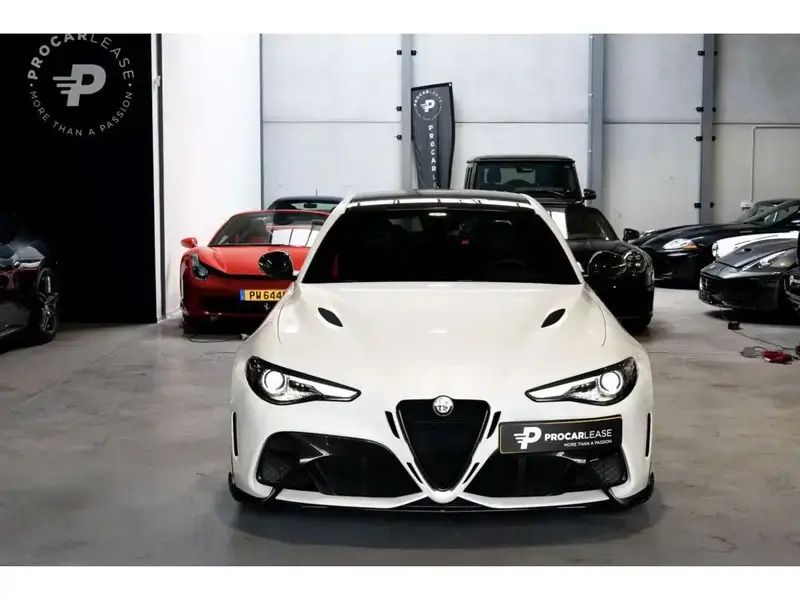 Blanc Utilisé 2022 Alfa Romeo Giulia Quadrifoglio Berline | 218 974 € - Image 1/4