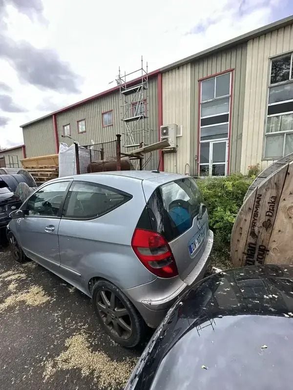 Image 2/4