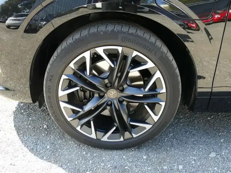 Image 2/4