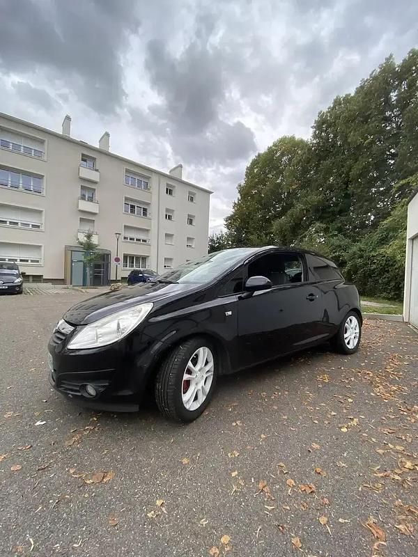 Utilisé 2009 Opel Corsa Cosmo Berline | 2 300 € (Prix juste) - Image 1/4