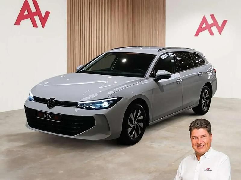 Blanc Nouvelle 2025 VW Passat Break | 34 990 € (Super prix) - Image 1/4