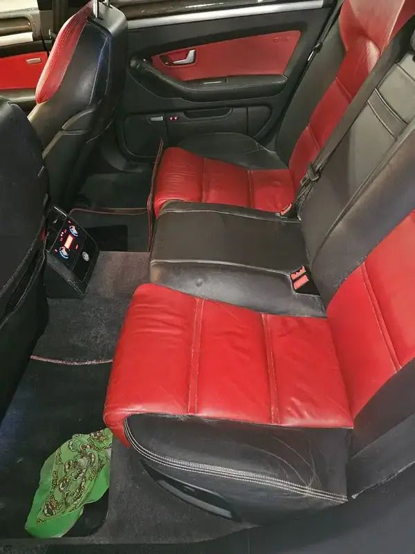 Gris Utilisé 2007 Audi S8 Berline | 16 900 € - Image 1/4
