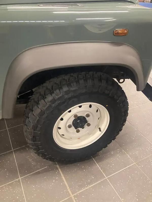 Vert Occasion 2010 Land Rover Defender SE SUV | 26 000 € - Image 1/4