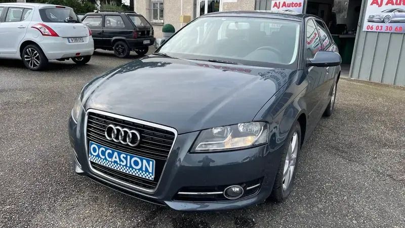 Gris Utilisé 2012 Audi A3 Sportback Ambiente Berline | 12 200 € - Image 1/4