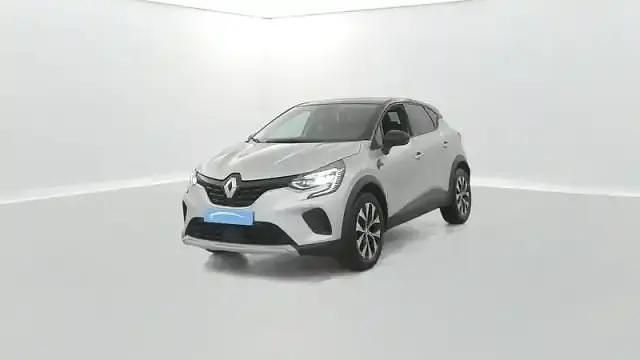 Gris highland / toit noir etoilé Occasion 2023 Renault Captur SUV | 16 490 € (Prix juste) - Image 1/4